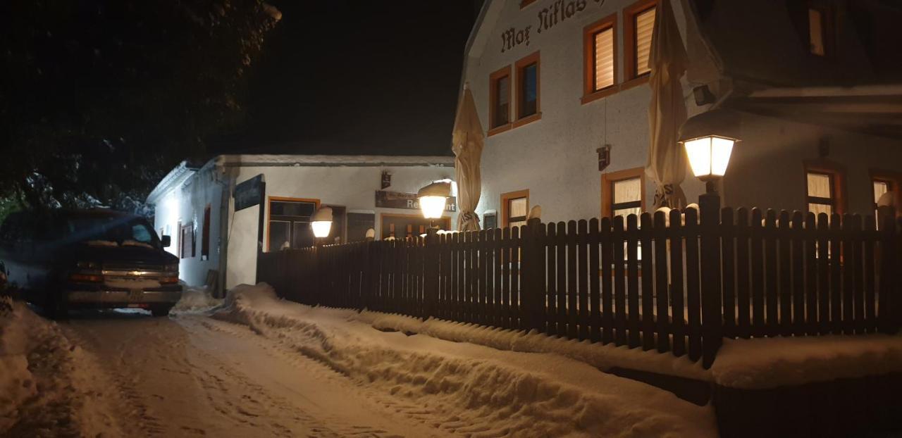 Pension Und Restaurant Die Burg Ehrenfriedersdorf Esterno foto