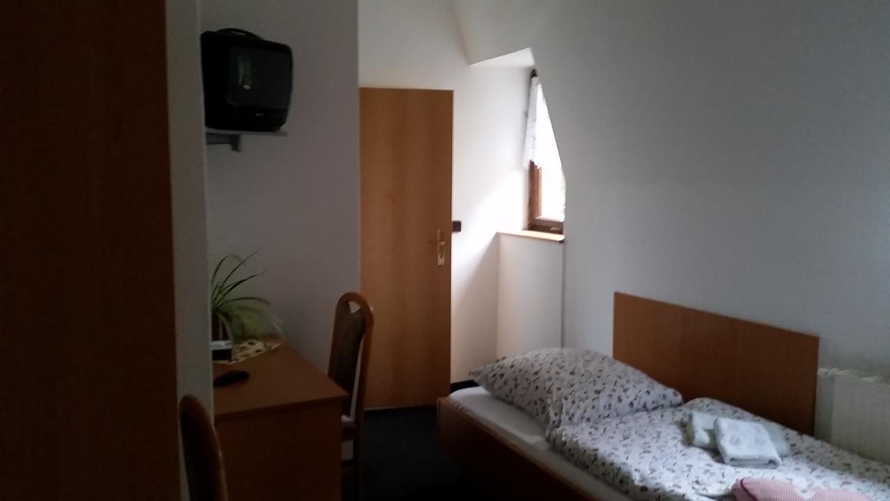 Pension Und Restaurant Die Burg Ehrenfriedersdorf Esterno foto