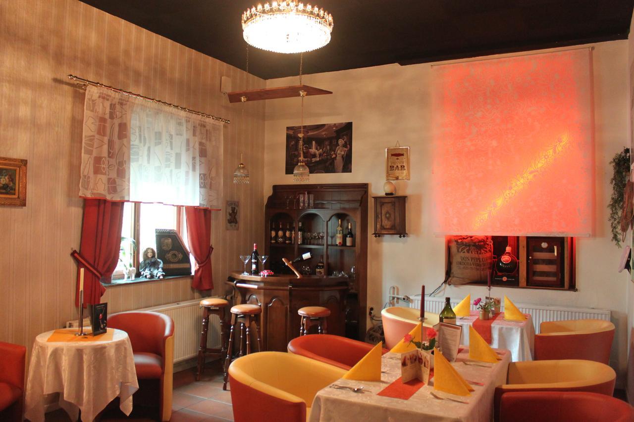 Pension Und Restaurant Die Burg Ehrenfriedersdorf Esterno foto