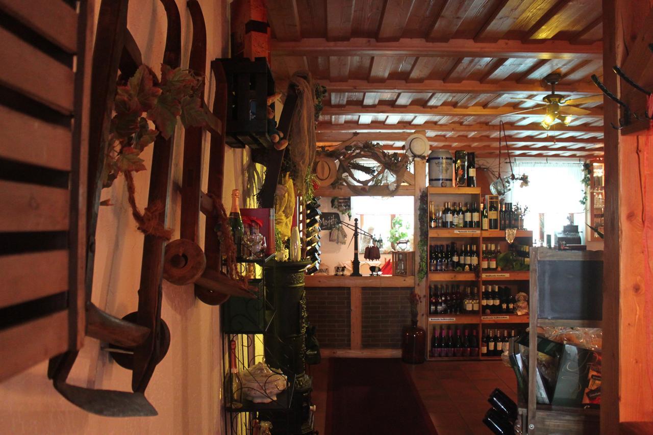 Pension Und Restaurant Die Burg Ehrenfriedersdorf Esterno foto
