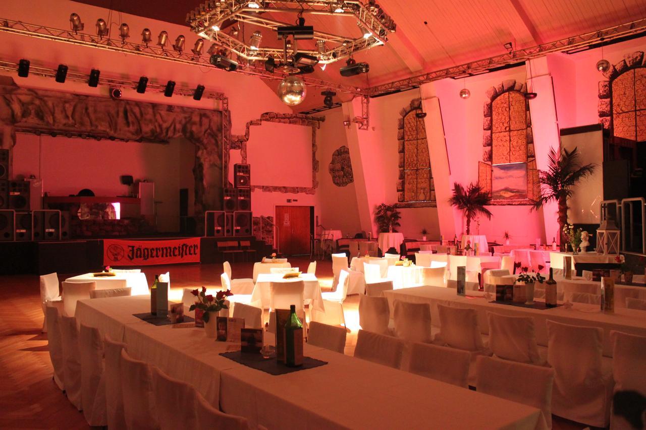 Pension Und Restaurant Die Burg Ehrenfriedersdorf Esterno foto